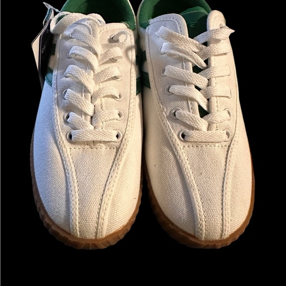 NIB Women’s Tretorn Nylite Plus Canvas Sneakers comfort insole- US 7 M - Picture 3 of 12
